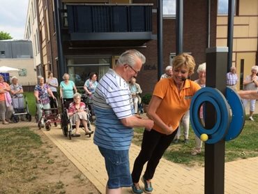 Olga Commandeur op bezoek bij de buurtsportcoaches van helpgewoon